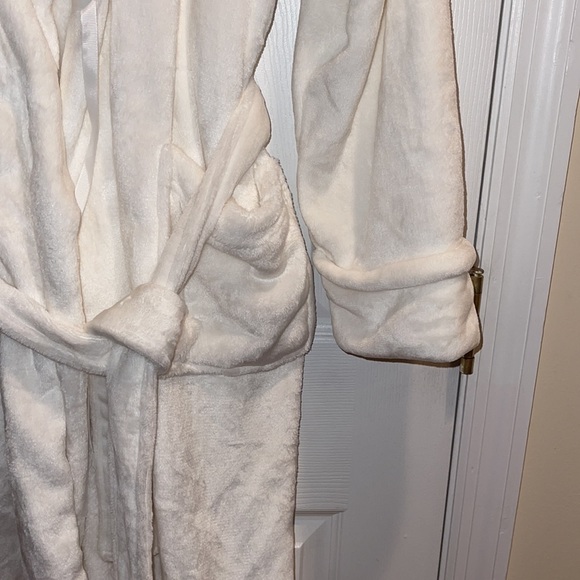 Legacy & Main White Super Soft 1 Size Robe - Picture 2 of 4